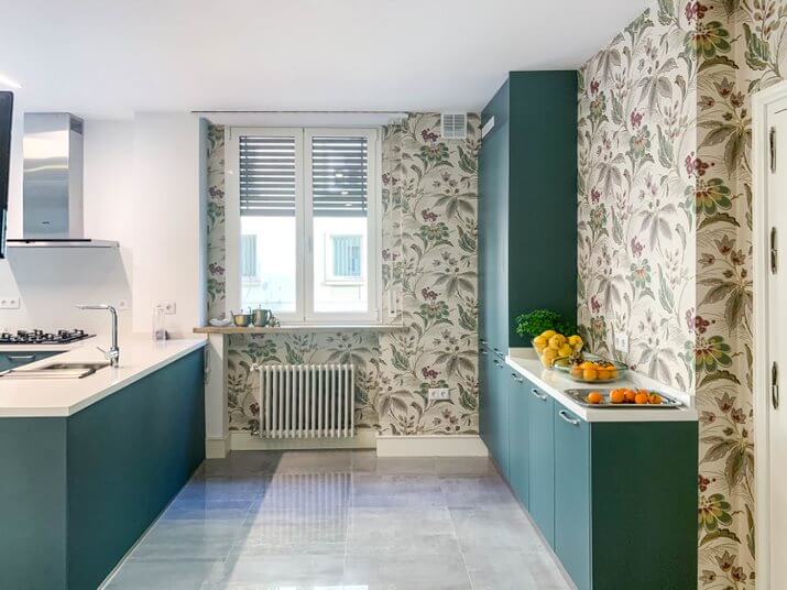 En los &uacute;ltimos a&ntilde;os, dos estilos han marcado tendencia en el dise&ntilde;o de cocinas: el minimalismo y el maximalismo. Ambos tienen su encanto, pero responden a formas de vida muy diferentes. &iquest;Con cu&aacute;l te identificas m&aacute;s?
En Luj&aacute;n Cocinas, te ayudamos a descubrir cu&aacute;l se adapta mejor a ti.