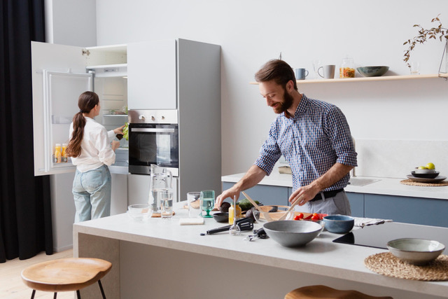 Los electrodom&eacute;sticos integrados han revolucionado la manera en que concebimos la cocina moderna. Estos aparatos, dise&ntilde;ados para encajar perfectamente en el dise&ntilde;o de la cocina, no solo mejoran la est&eacute;tica, sino que tambi&eacute;n ofrecen funcionalidad y eficiencia. 